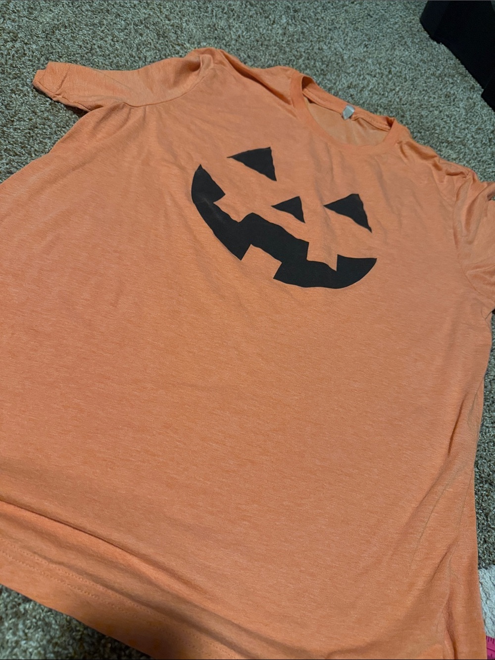 Bella Canvas simple pumpkin face tee (XL) - EUC!